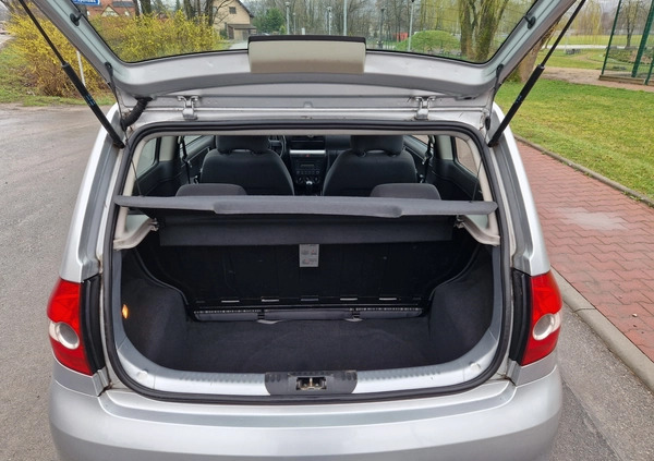 Volkswagen Fox cena 6900 przebieg: 181000, rok produkcji 2006 z Węgliniec małe 154